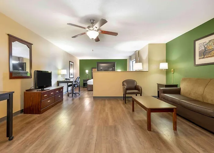 Extended America - Chicago - Buffalo Grove - Deerfield 2* Riverwoods