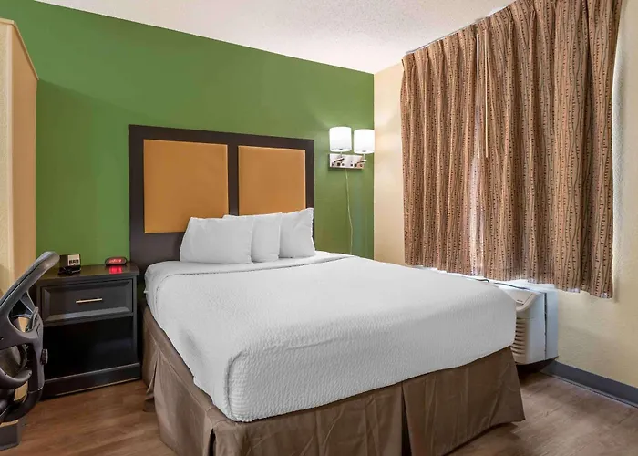 Extended America - Chicago - Buffalo Grove - Deerfield 2* Riverwoods